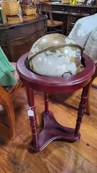 Auntie’s Attic and Art, LLC, a thrift store in Charleston, SC