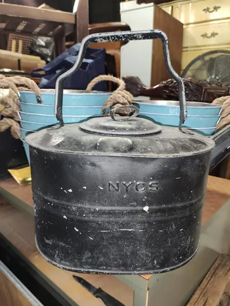 Vintage Vibes, a vintage shop in Charleston, SC