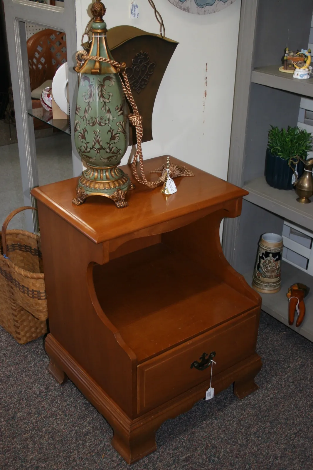 Charleston antiques - Oak Street Vintage Mall & Gifts Oak Street Vintage Mall & Gifts, an antique mall in Charleston, SC
