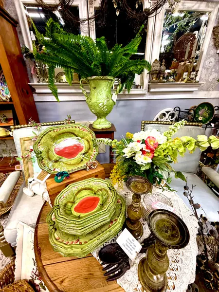 Great American Antique Mall, an antique mall in Jacksonville, FL