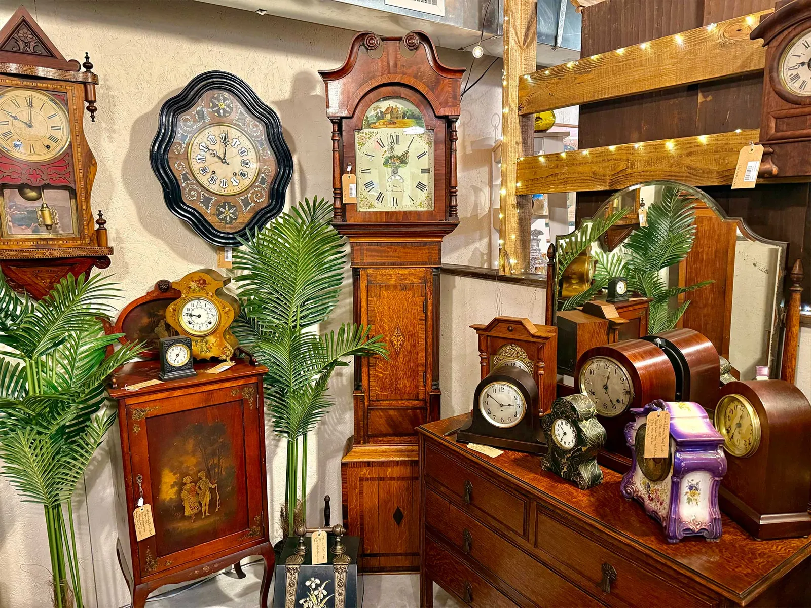 Savannah antiques - Picker Joe’s Antique Mall (6) Antique grandfather, mantel and wall clocks at Picker Joe's Antique Mall in Savannah, GA